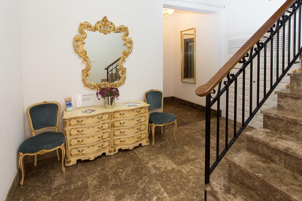 Apartamentos Sofia Es Canar  Bagian luar foto