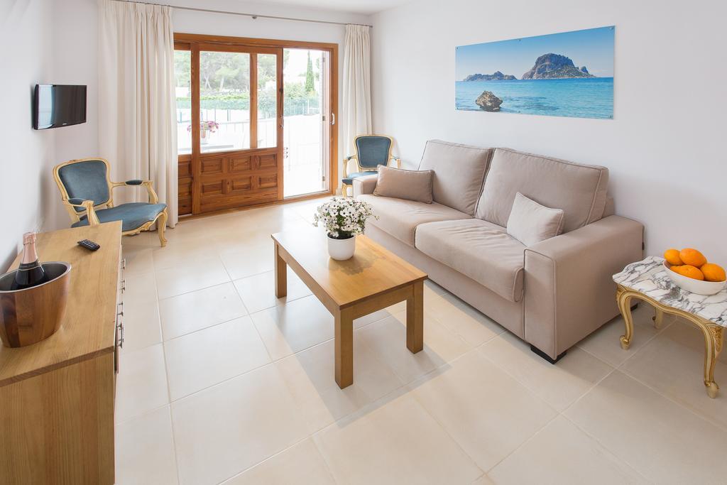 Apartamentos Sofia Es Canar  Bagian luar foto