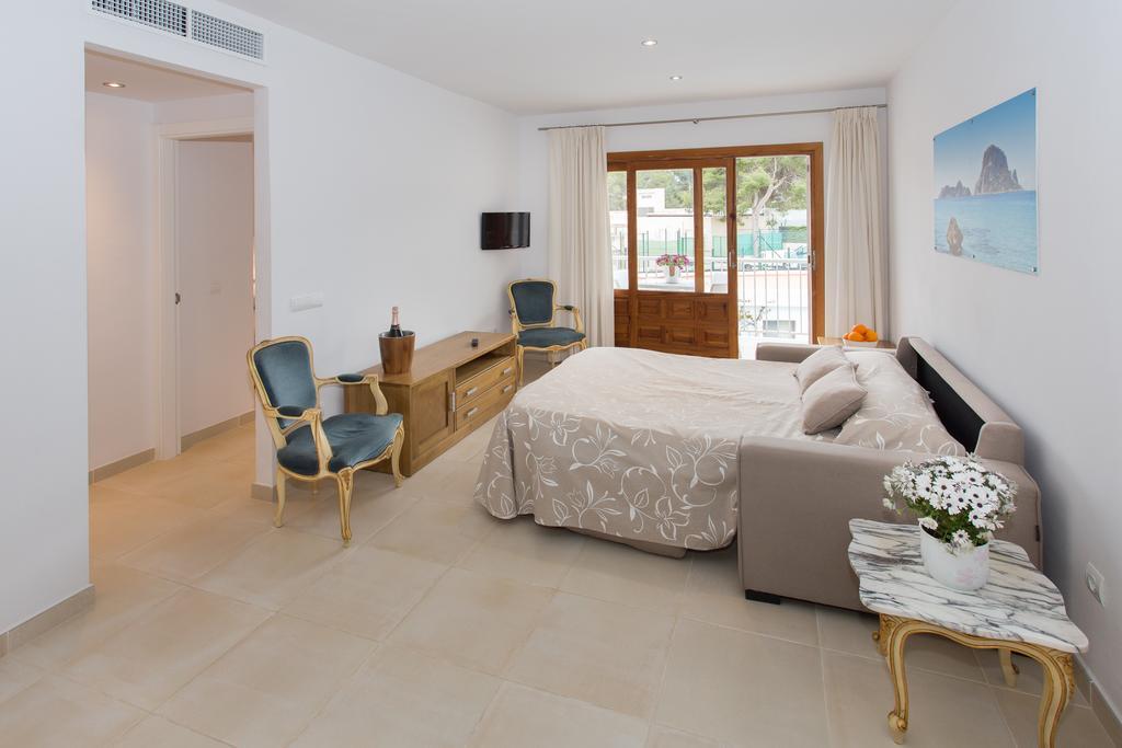 Apartamentos Sofia Es Canar  Bagian luar foto