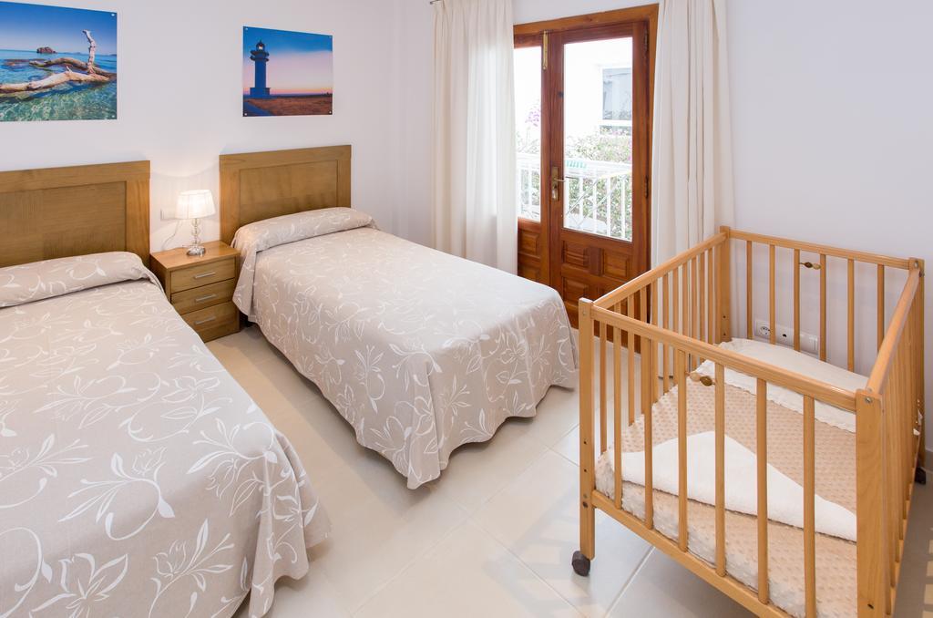 Apartamentos Sofia Es Canar  Bagian luar foto