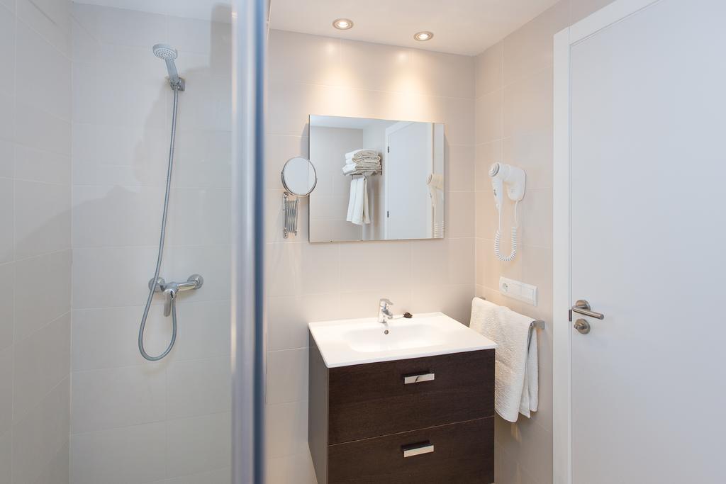 Apartamentos Sofia Es Canar  Bagian luar foto