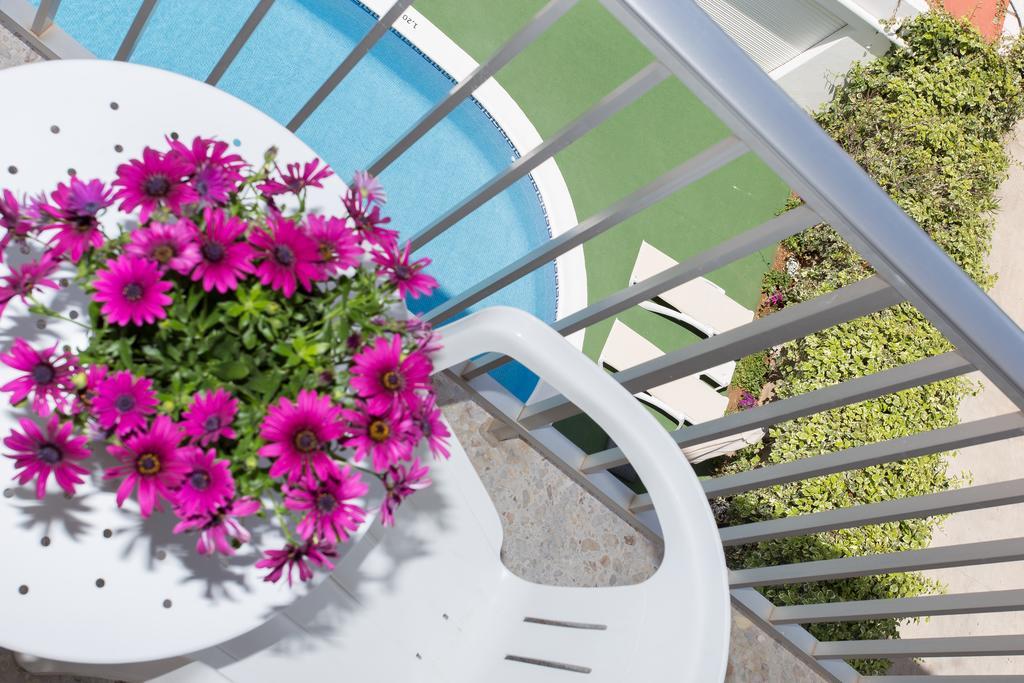Apartamentos Sofia Es Canar  Bagian luar foto
